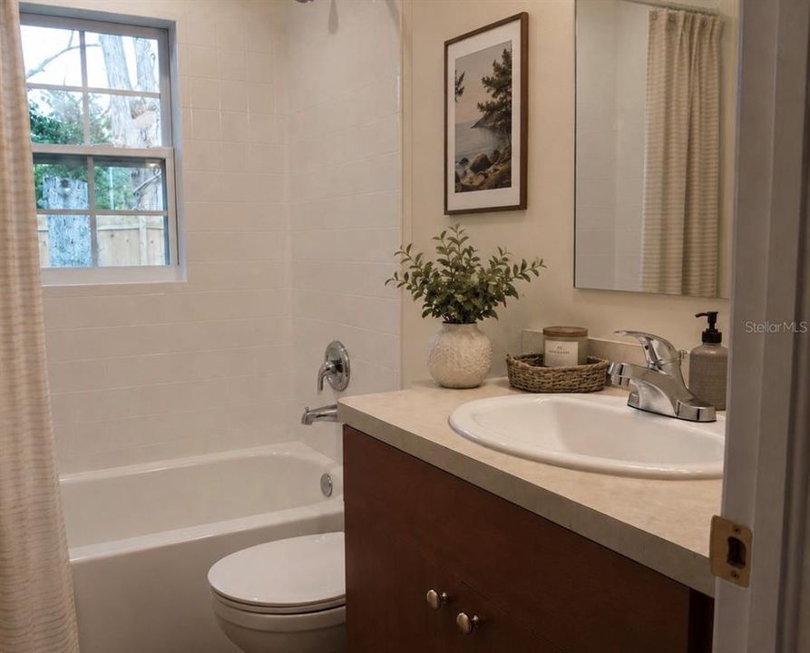 For Sale: $270,000 (2 beds, 1 baths, 690 Square Feet)