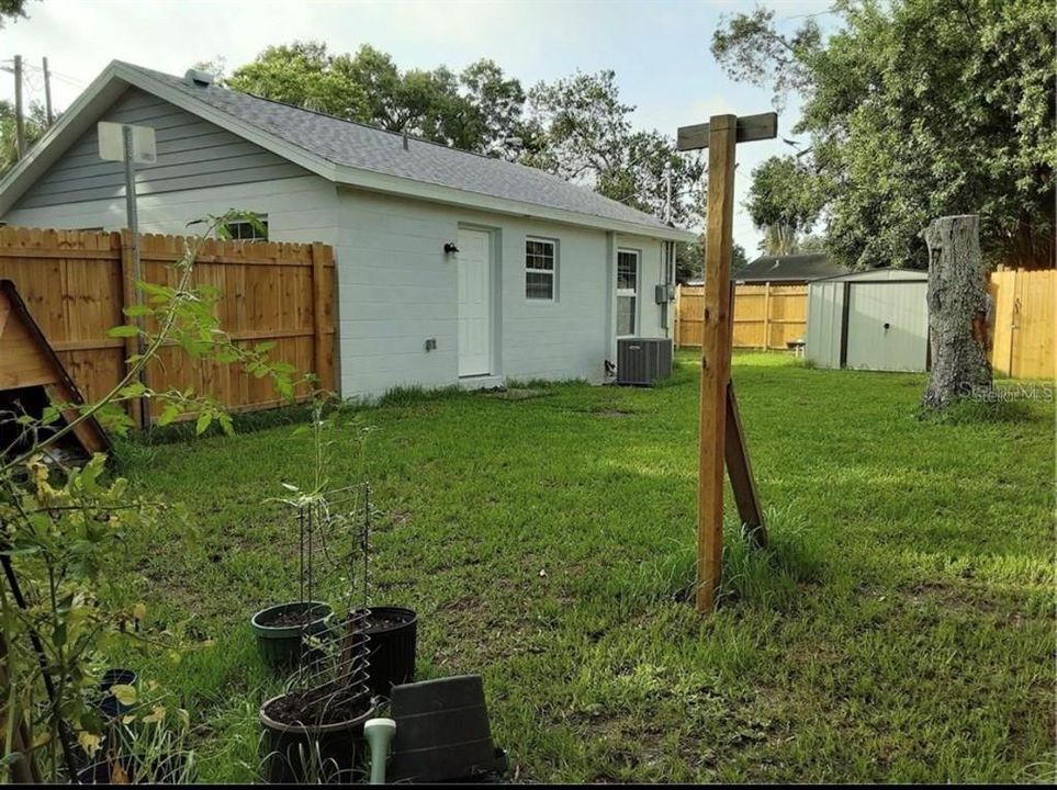 For Sale: $270,000 (2 beds, 1 baths, 690 Square Feet)