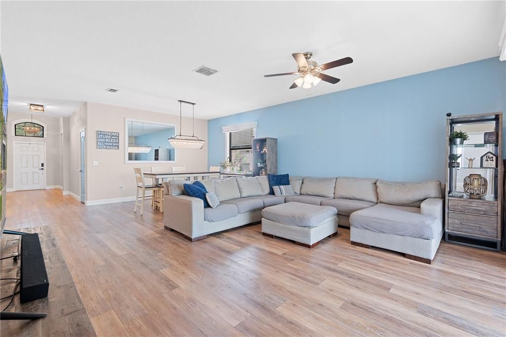 For Sale: $368,000 (4 beds, 3 baths, 2006 Square Feet)