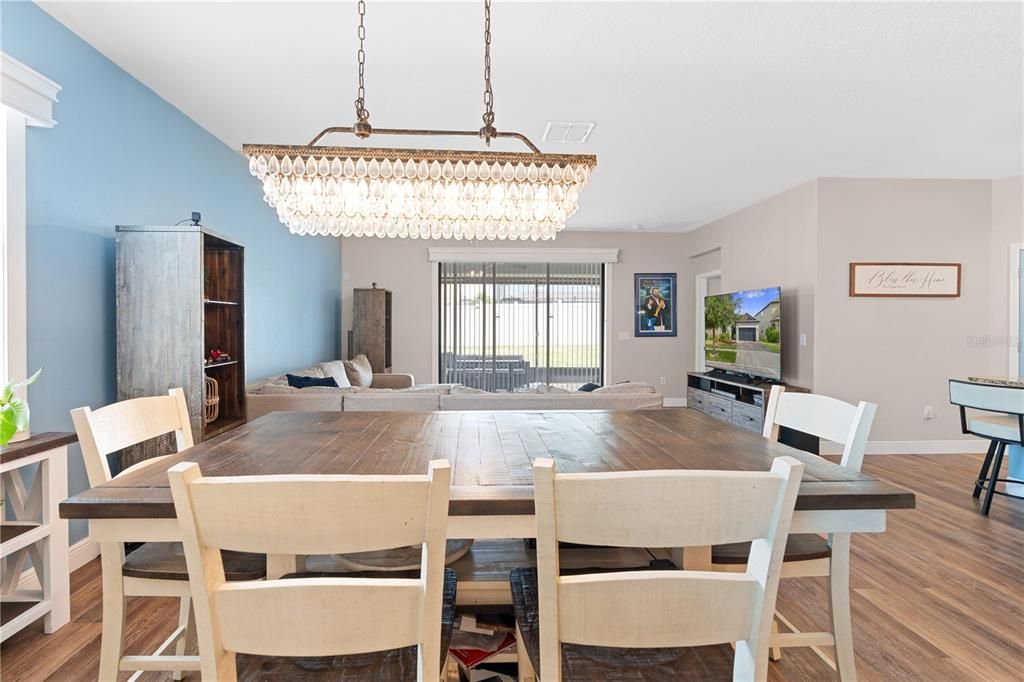 For Sale: $368,000 (4 beds, 3 baths, 2006 Square Feet)