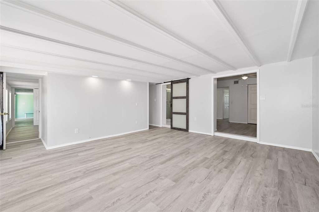 На продажу: $299,900 (3 спален, 2 ванн, 2028 Квадратных фут)
