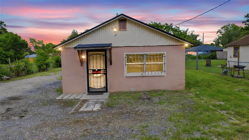 На продажу: $99,900 (3 спален, 1 ванн, 800 Квадратных фут)