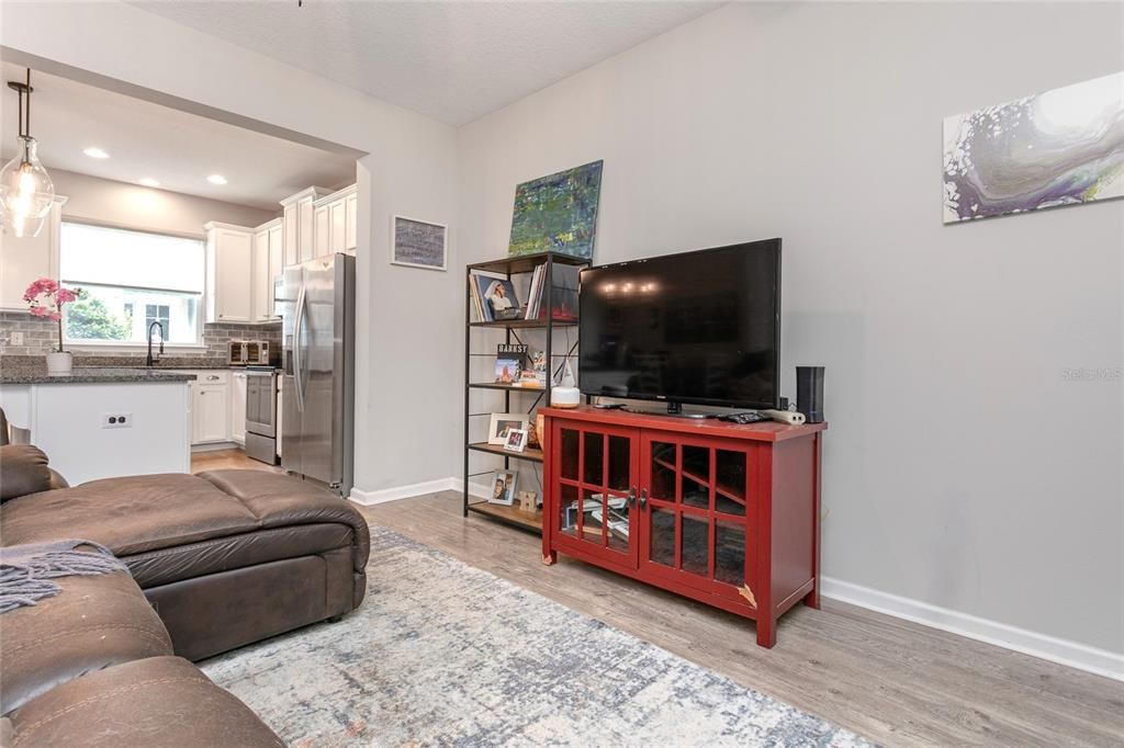 For Sale: $328,000 (3 beds, 2 baths, 1564 Square Feet)