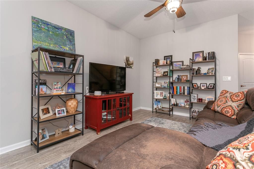 For Sale: $328,000 (3 beds, 2 baths, 1564 Square Feet)