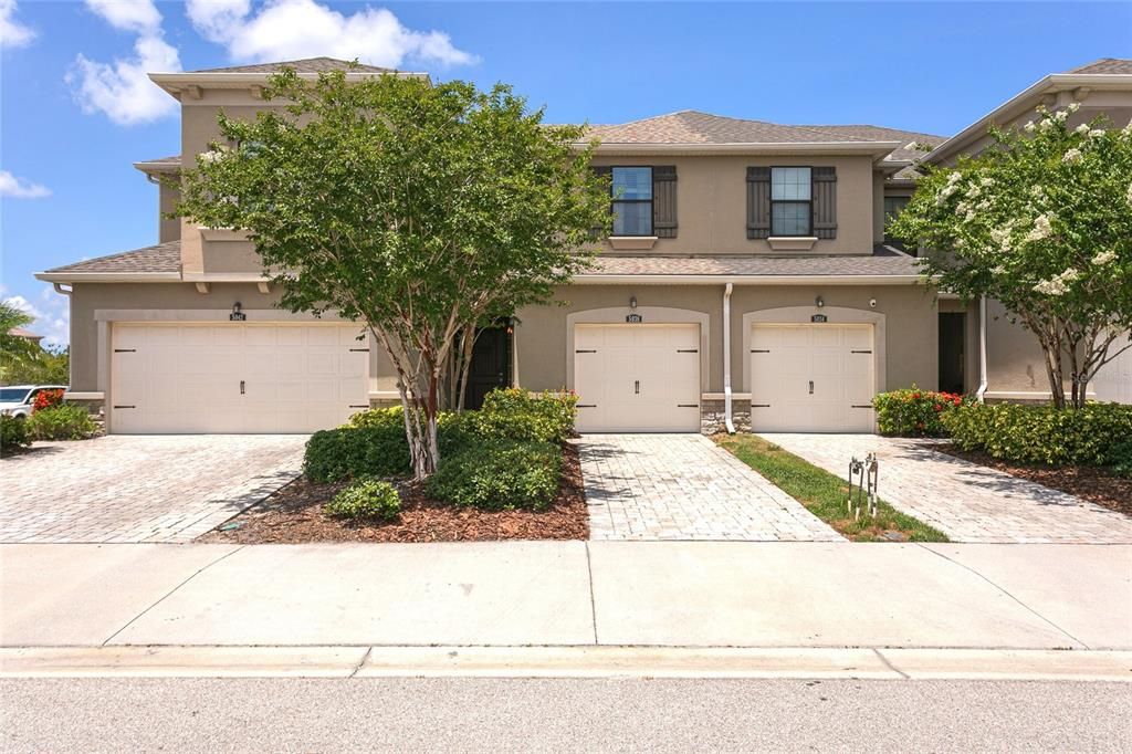 For Sale: $328,000 (3 beds, 2 baths, 1564 Square Feet)