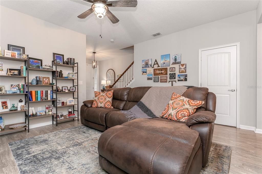 For Sale: $328,000 (3 beds, 2 baths, 1564 Square Feet)