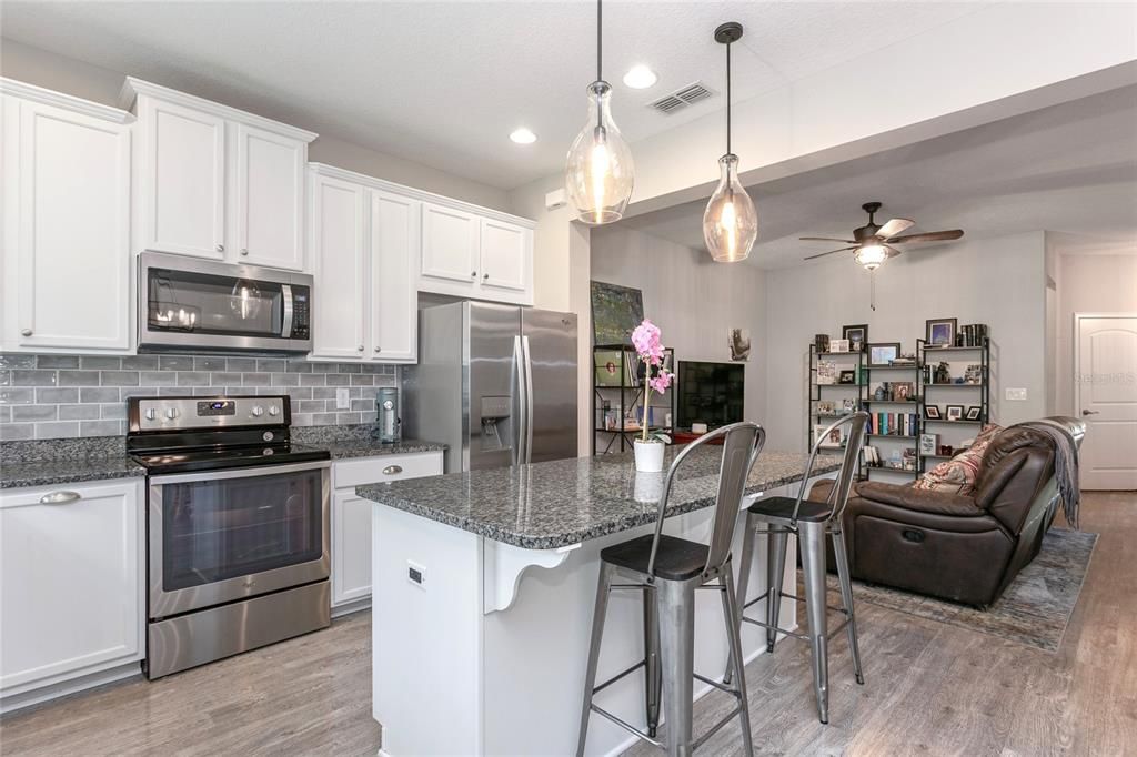 For Sale: $328,000 (3 beds, 2 baths, 1564 Square Feet)
