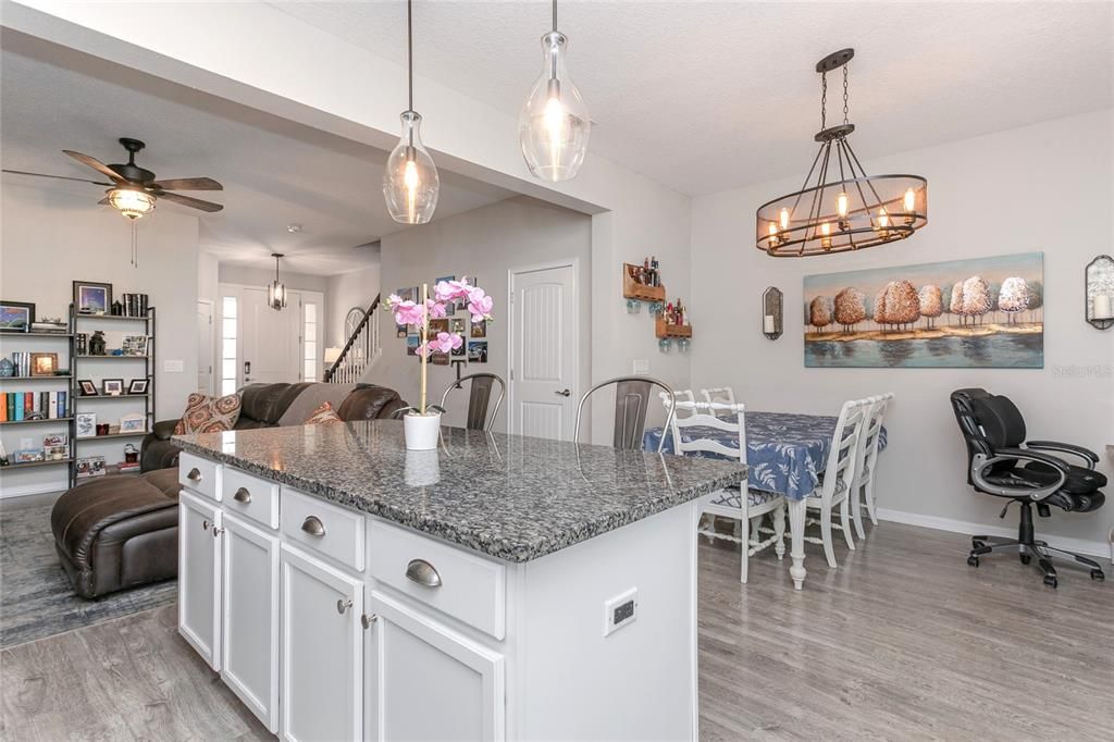For Sale: $328,000 (3 beds, 2 baths, 1564 Square Feet)