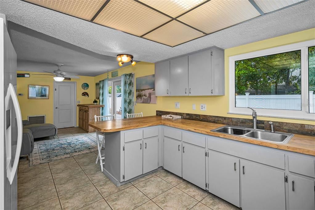 На продажу: $425,000 (3 спален, 2 ванн, 1616 Квадратных фут)