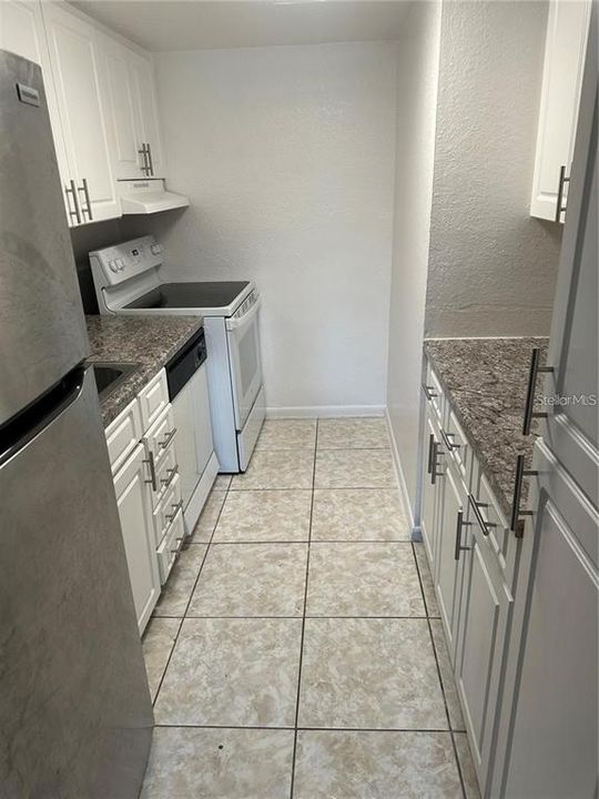 В аренду: $1,800 (4 спален, 2 ванн, 820 Квадратных фут)