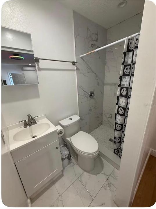 En Renta: $1,000 (0 camas, 1 baños, 1806 Pies cuadrados)