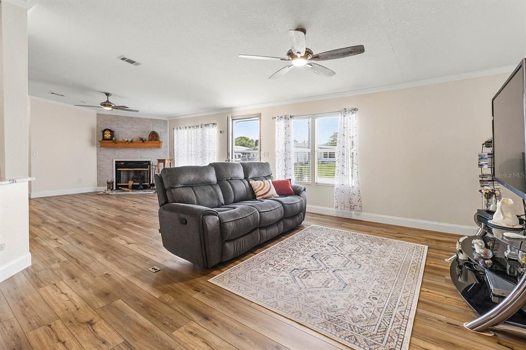 For Sale: $274,900 (3 beds, 2 baths, 1755 Square Feet)