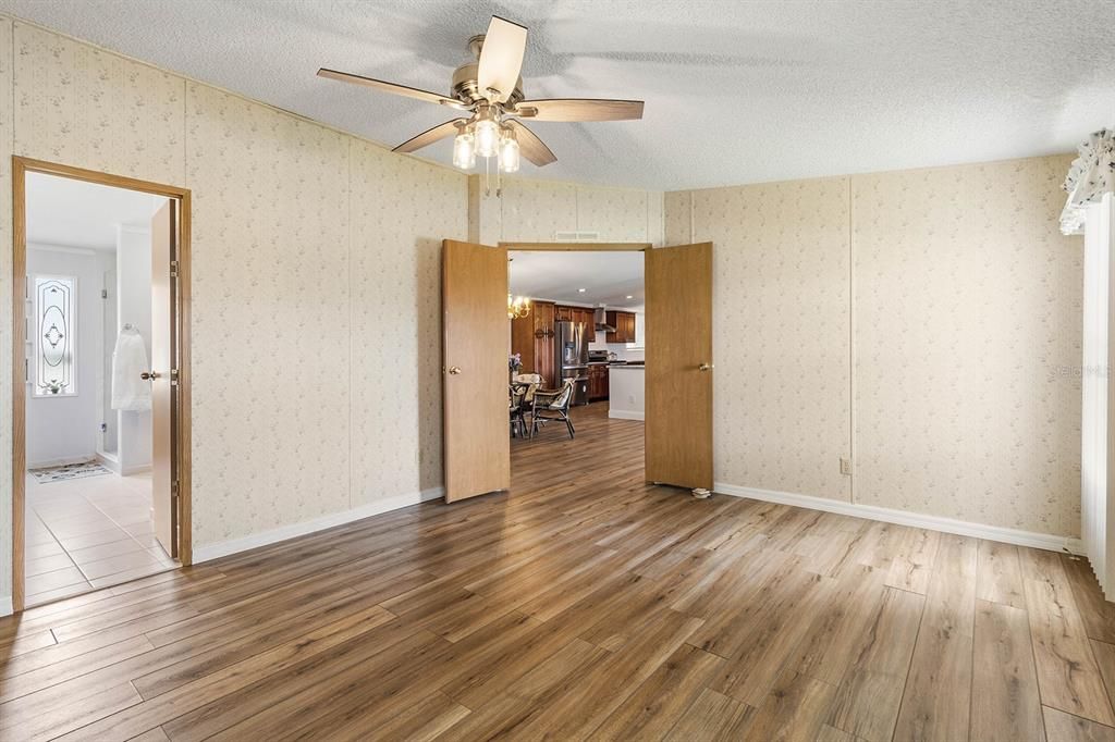 For Sale: $274,900 (3 beds, 2 baths, 1755 Square Feet)