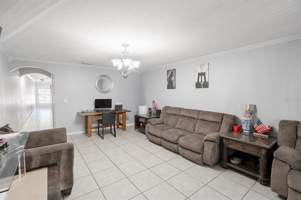 En Venta: $215,000 (3 camas, 2 baños, 1532 Pies cuadrados)