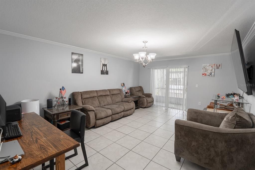 En Venta: $215,000 (3 camas, 2 baños, 1532 Pies cuadrados)