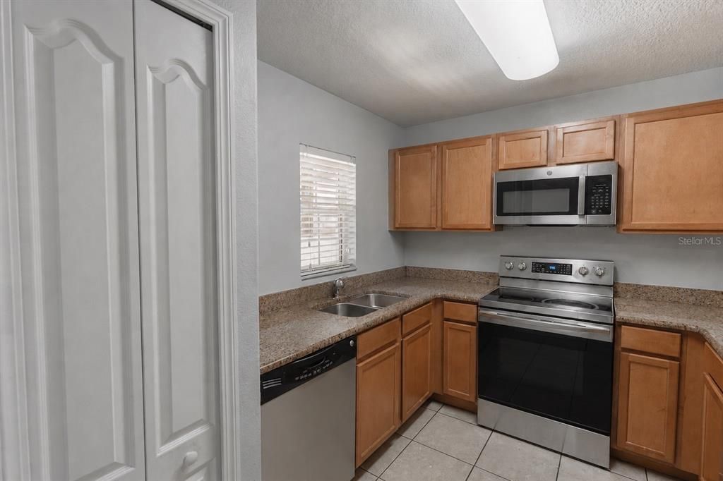 En Venta: $215,000 (3 camas, 2 baños, 1532 Pies cuadrados)