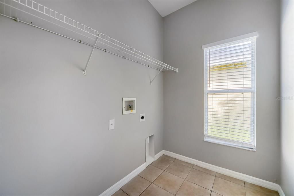 En Venta: $299,900 (3 camas, 2 baños, 1786 Pies cuadrados)