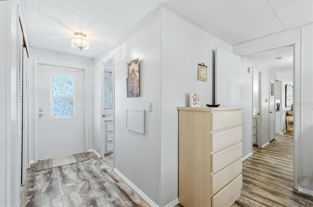 For Sale: $149,900 (2 beds, 2 baths, 1104 Square Feet)