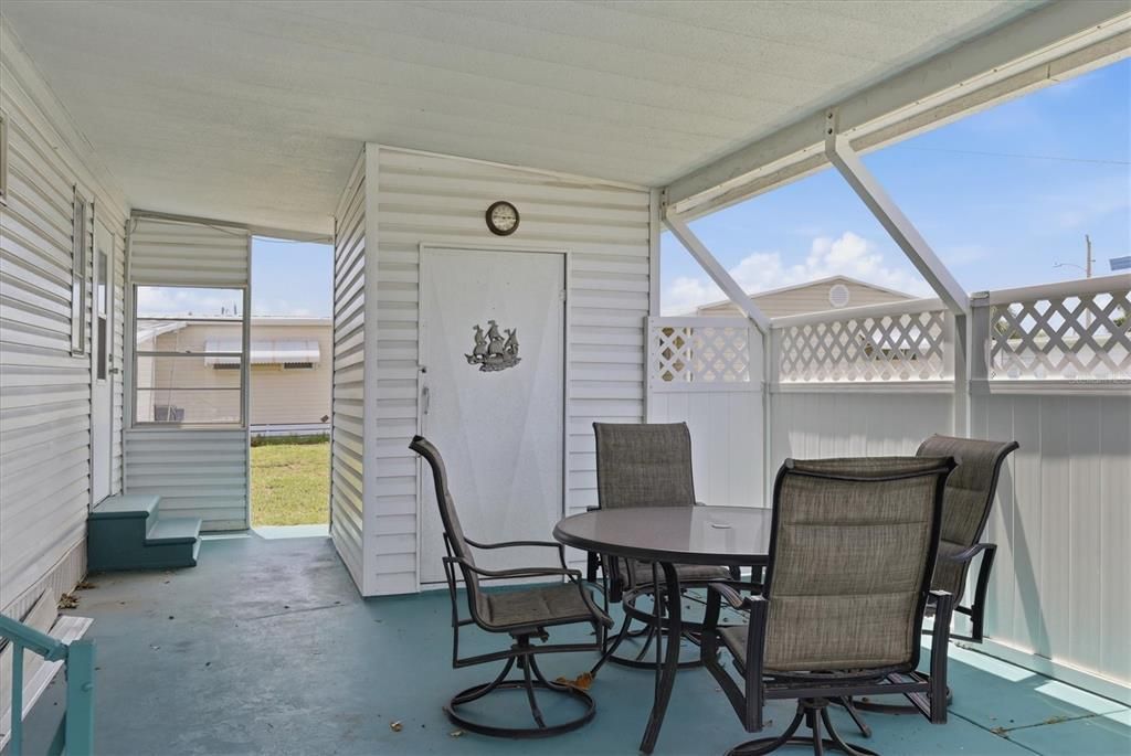 For Sale: $149,900 (2 beds, 2 baths, 1104 Square Feet)