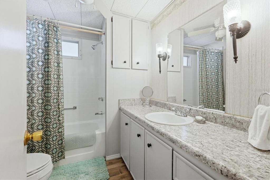 For Sale: $149,900 (2 beds, 2 baths, 1104 Square Feet)