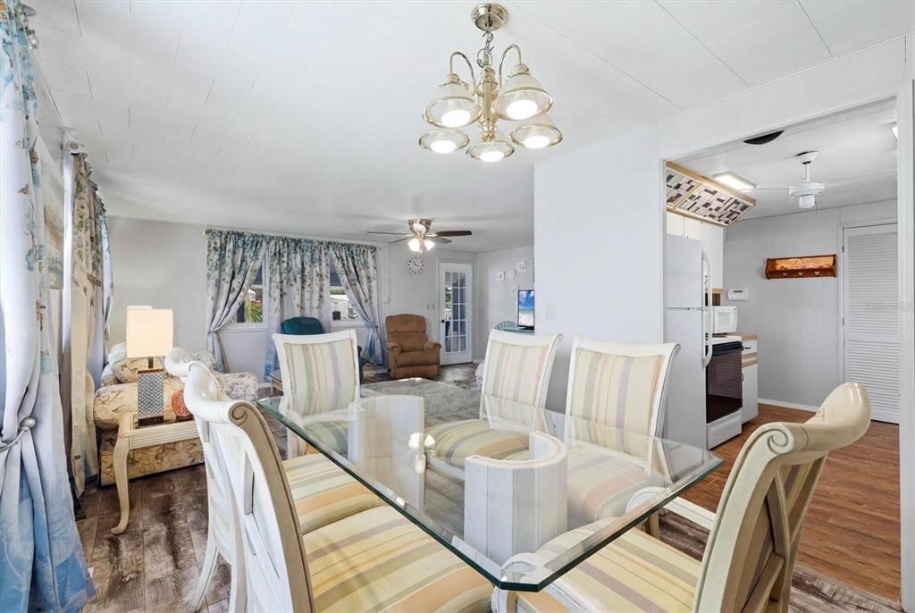For Sale: $149,900 (2 beds, 2 baths, 1104 Square Feet)