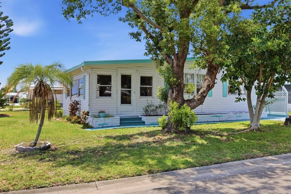 For Sale: $149,900 (2 beds, 2 baths, 1104 Square Feet)
