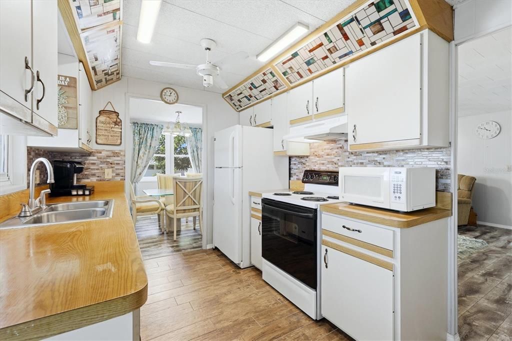 For Sale: $149,900 (2 beds, 2 baths, 1104 Square Feet)