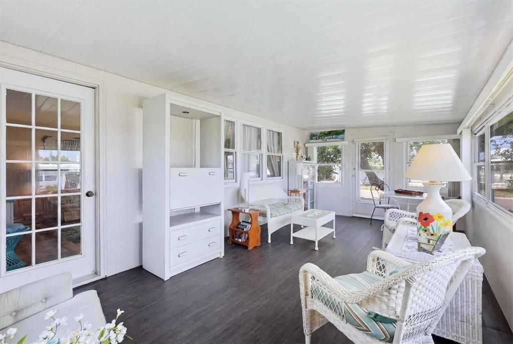 For Sale: $149,900 (2 beds, 2 baths, 1104 Square Feet)