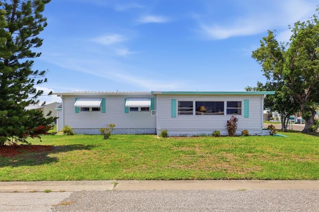 For Sale: $149,900 (2 beds, 2 baths, 1104 Square Feet)