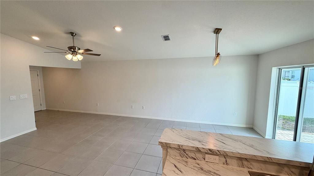 For Rent: $1,880 (3 beds, 2 baths, 1298 Square Feet)