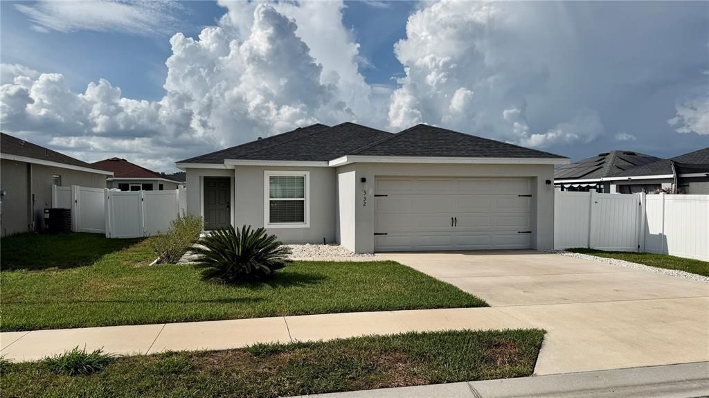 For Rent: $1,880 (3 beds, 2 baths, 1298 Square Feet)