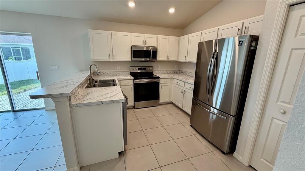 For Rent: $1,880 (3 beds, 2 baths, 1298 Square Feet)