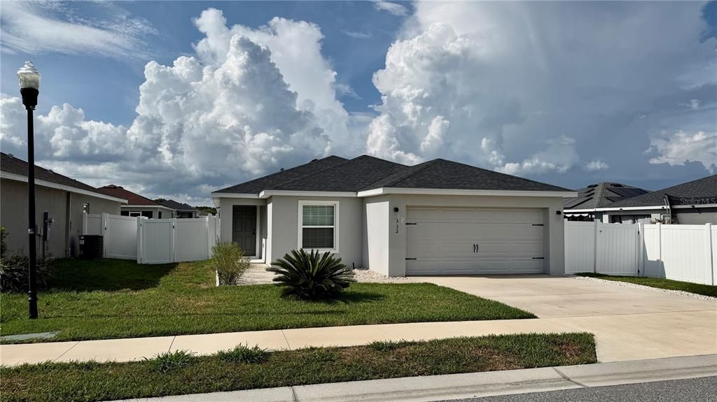 For Rent: $1,880 (3 beds, 2 baths, 1298 Square Feet)