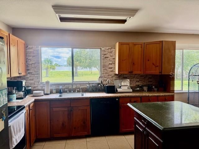For Sale: $179,000 (3 beds, 2 baths, 1176 Square Feet)