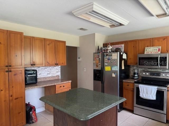 For Sale: $179,000 (3 beds, 2 baths, 1176 Square Feet)