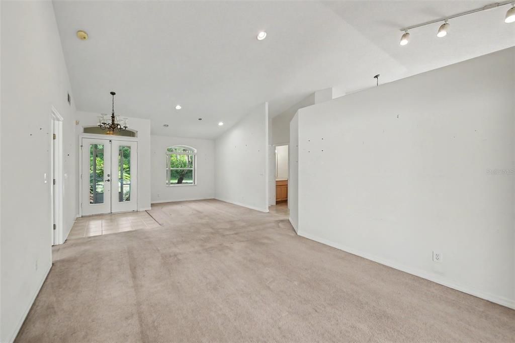 For Sale: $370,000 (3 beds, 2 baths, 2060 Square Feet)