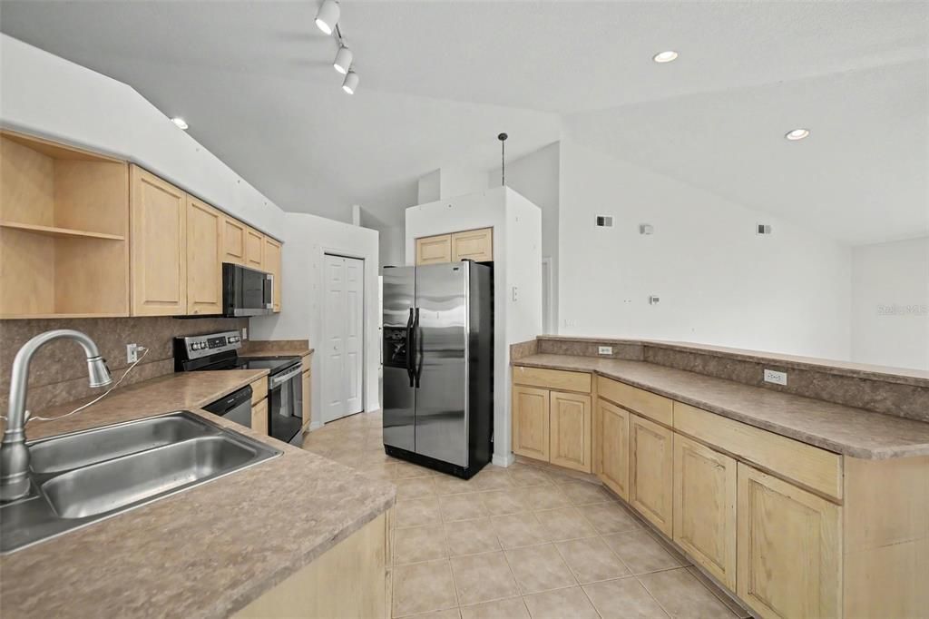 For Sale: $370,000 (3 beds, 2 baths, 2060 Square Feet)