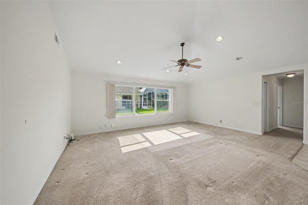 For Sale: $370,000 (3 beds, 2 baths, 2060 Square Feet)