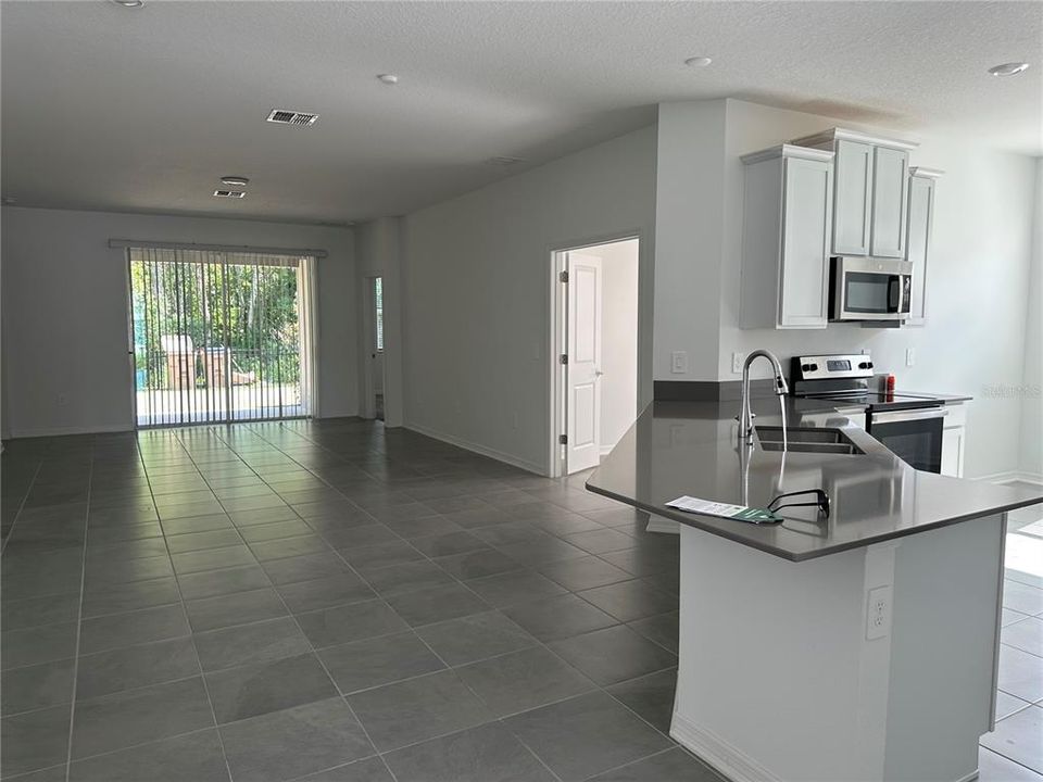 For Rent: $2,500 (3 beds, 2 baths, 2115 Square Feet)