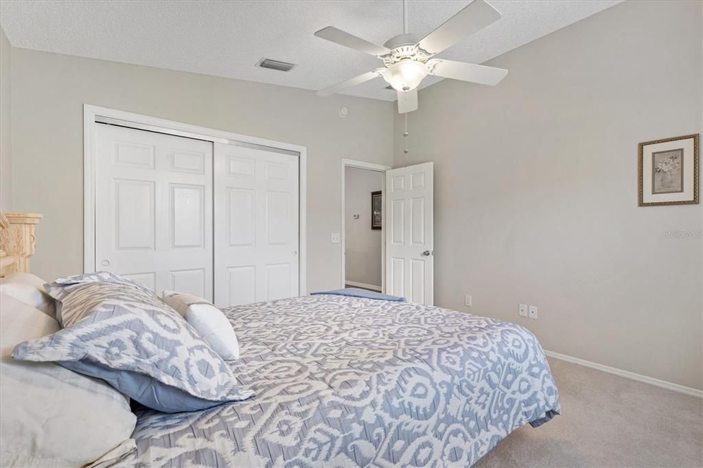 For Sale: $285,000 (2 beds, 2 baths, 1156 Square Feet)