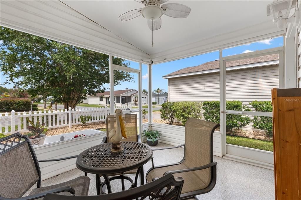 For Sale: $285,000 (2 beds, 2 baths, 1156 Square Feet)