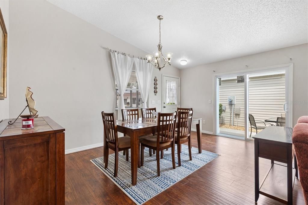 For Sale: $285,000 (2 beds, 2 baths, 1156 Square Feet)