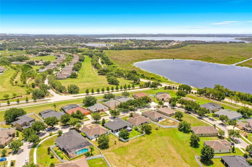 Под контрактом: $529,900 (4 спален, 2 ванн, 2610 Квадратных фут)