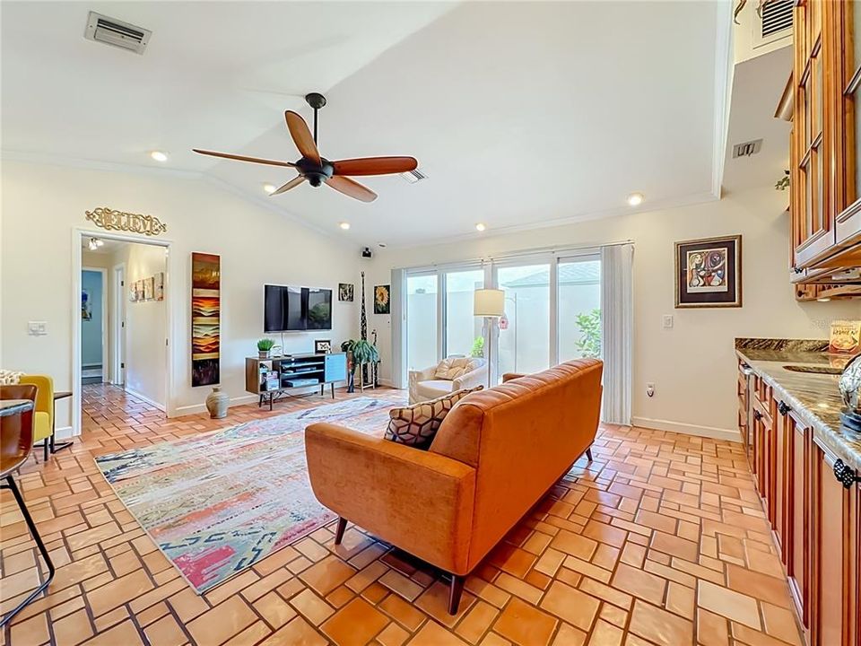 En Venta: $435,000 (2 camas, 2 baños, 1714 Pies cuadrados)