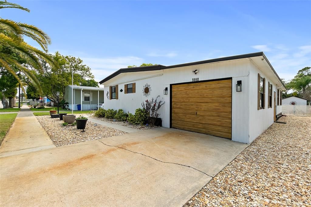 For Sale: $245,000 (3 beds, 2 baths, 1582 Square Feet)