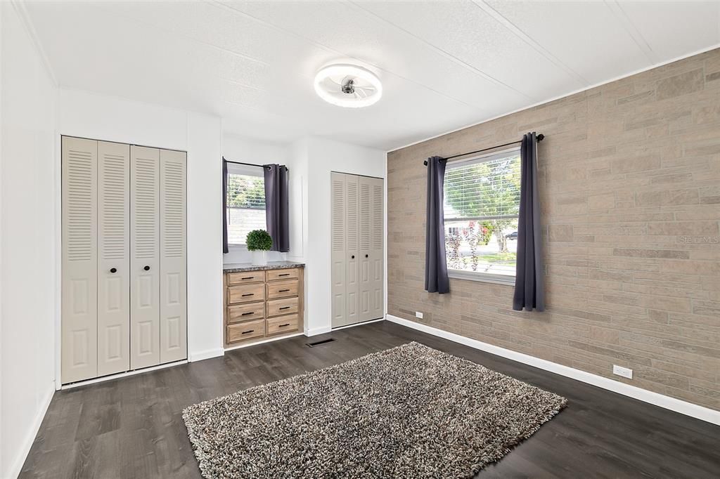 For Sale: $245,000 (3 beds, 2 baths, 1582 Square Feet)