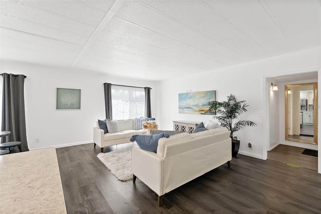 For Sale: $245,000 (3 beds, 2 baths, 1582 Square Feet)