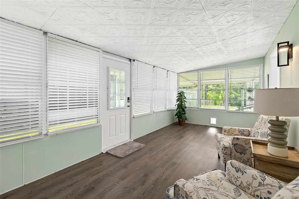 For Sale: $245,000 (3 beds, 2 baths, 1582 Square Feet)