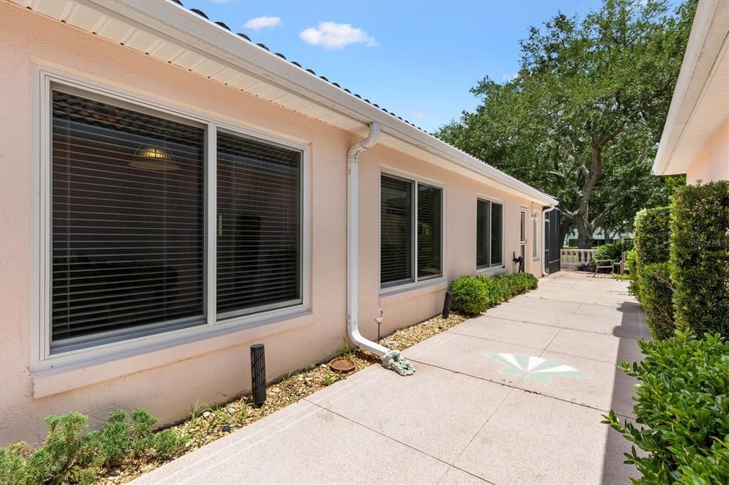For Sale: $479,000 (2 beds, 2 baths, 1546 Square Feet)