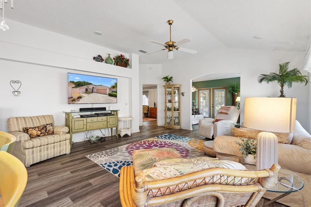 For Sale: $479,000 (2 beds, 2 baths, 1546 Square Feet)